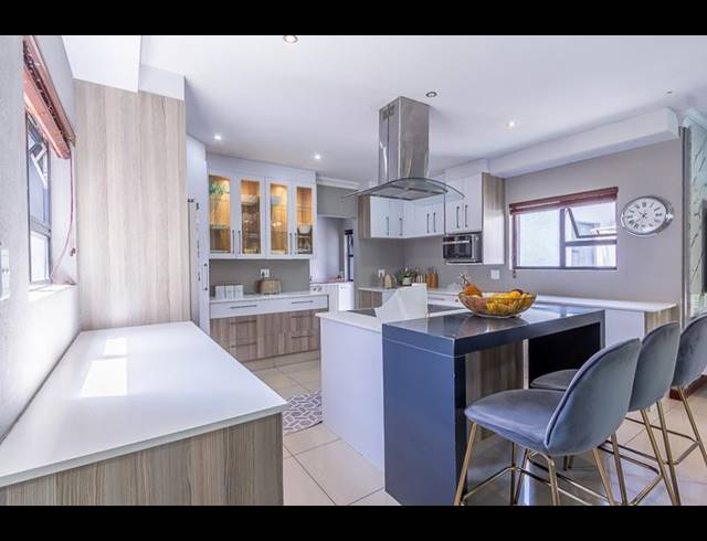 4 BEDROOM HOUSE FOR SALE IN COPPERLEAF ESTATE